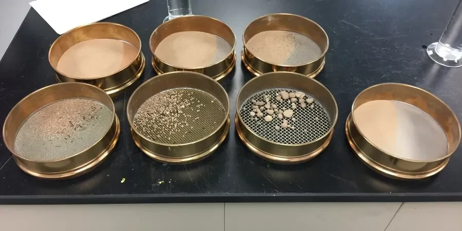 Illustrative image of Grain size analysis (sieve + hydrometer) in Santa Ana